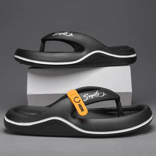 Desfrute do conforto das novas sandálias unissex, perfeitas para aventuras dentro e fora de casa. Supermacias,